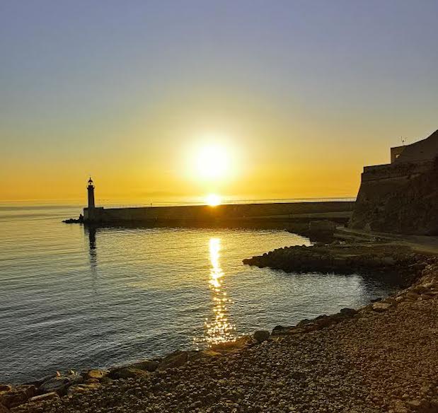 Lever de soleil sur le vieux-port de Bastia (Catherine Aresu)