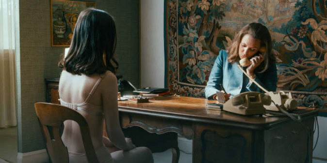 Lia O'Prey face à Karole Rocher dans « Madame Claude » ©Netflix Lia O'Prey face à Karole Rocher dans « Madame Claude » ©Netflix