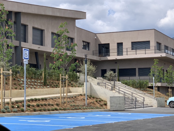 La chambre d'Agriculture de la Haute-Corse à Vescovato : une vitrine de 2 500 m2 pour la production agricole La chambre d'Agriculture de la Haute-Corse à Vescovato : une vitrine de 2 500 m2 pour la production agricole