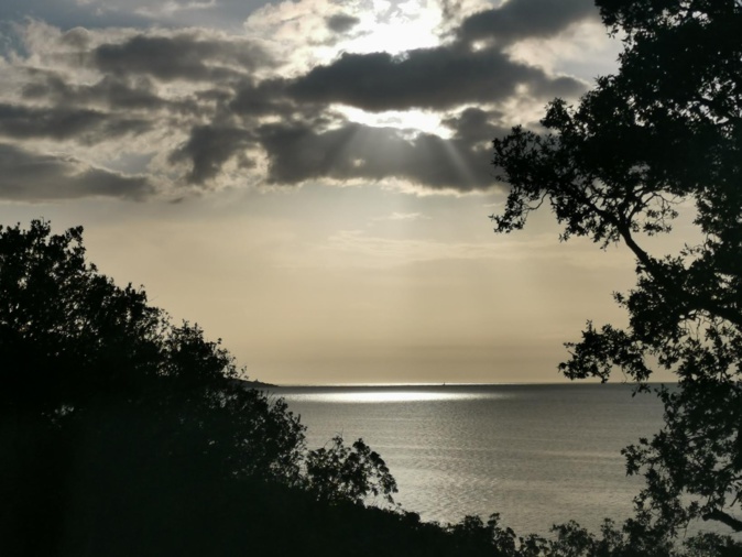 Cercle de lumière dans le golfe de Porto-Vecchio (Franck Tarussio)