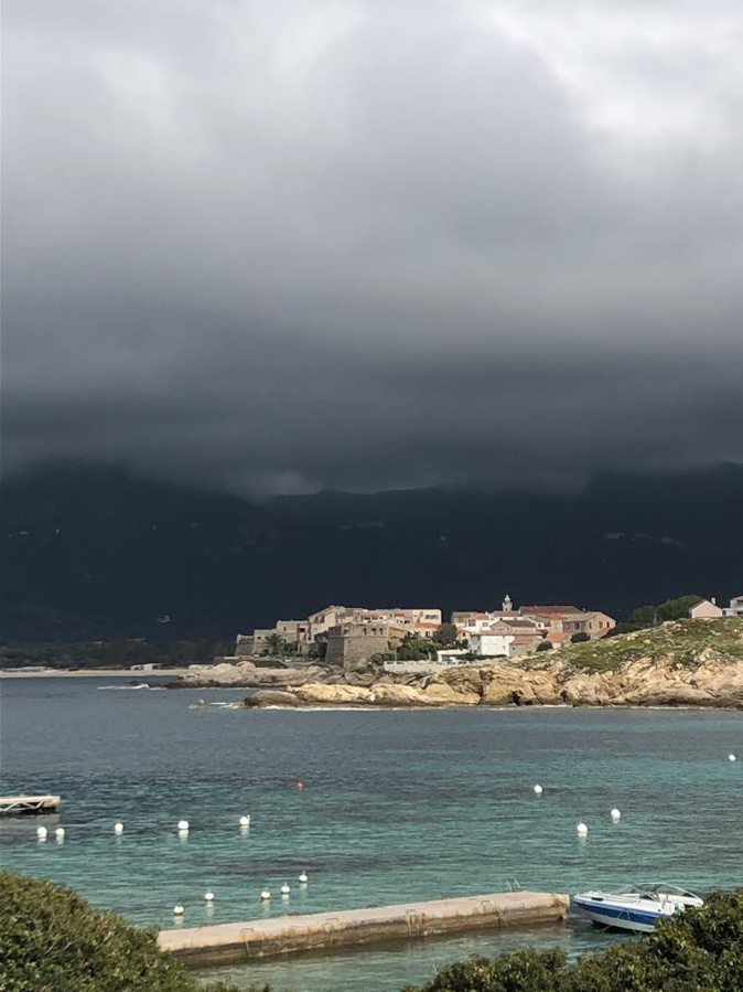 Ciel menaçant à Algajola (David Dellacroce)