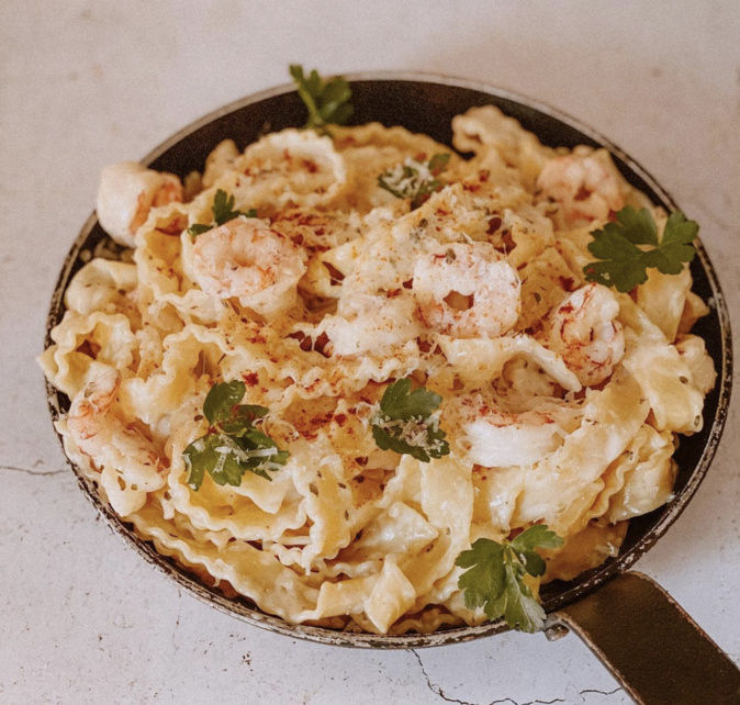 A table : pâtes crémeuses aux crevettes, ail et pastis avec La petite cuisine de Marie A table : pâtes crémeuses aux crevettes, ail et pastis avec La petite cuisine de Marie