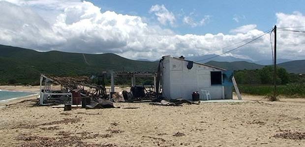 Une paillote détruite par un incendie à Lozari