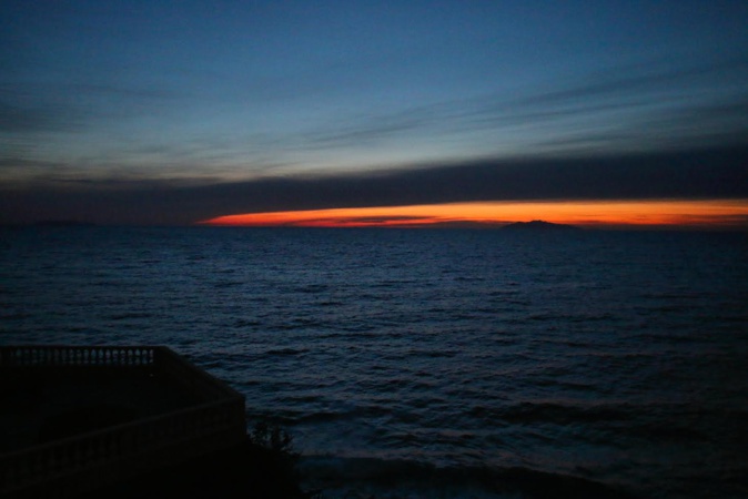 Premiers rayons de soleil vus de Port Toga (Hyacinthe Sambroni )