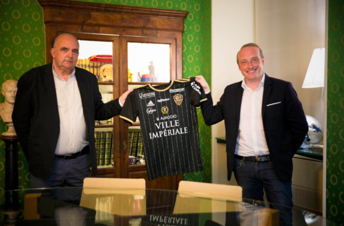 AC Ajaccio : Un maillot collector pour célébrer Napoléon Bonaparte AC Ajaccio : Un maillot collector pour célébrer Napoléon Bonaparte