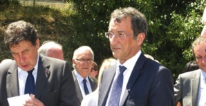 François Lamy, ministre délégué à la ville, dans les rues de Bastia.