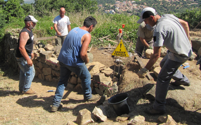 Cateri : Formation à la restauration des murs en pierres sèches