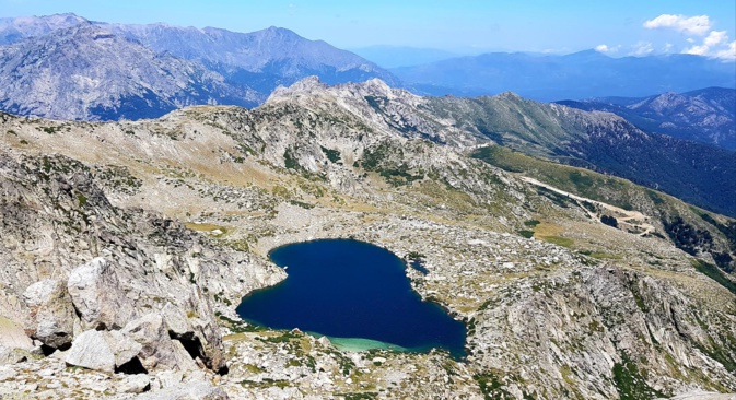 La photo du jour : le cœur du lac de Bastani