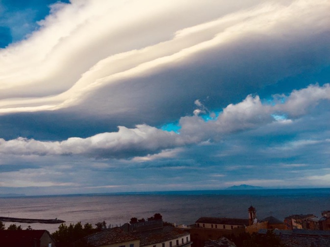 Impressionnante "Seppia" dans le ciel bastiais (J.-B. R)