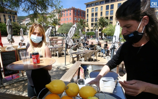 Déconfinement : les Ajacciens retrouvent les terrasses pour le déjeuner