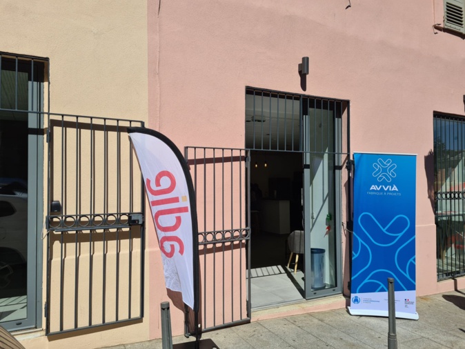 L'entrée de la fabrique à projets Avvià, 3 cours Favale à Bastia. Crédits Photo : Pierre-Manuel Pescetti L'entrée de la fabrique à projets Avvià, 3 cours Favale à Bastia. Crédits Photo : Pierre-Manuel Pescetti