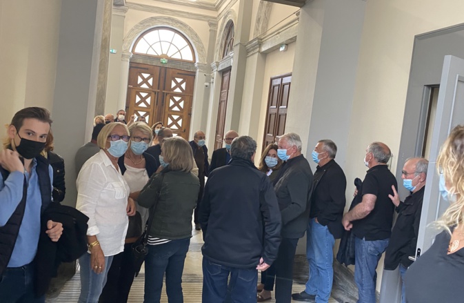Les soutiens à l'ancien sénateurs étaient nombreux au palais de justice de Bastia. Les soutiens à l'ancien sénateurs étaient nombreux au palais de justice de Bastia.