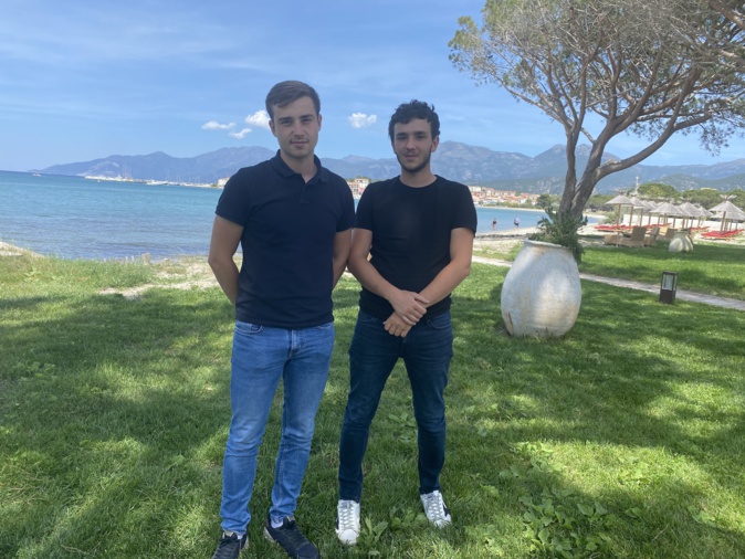 Les frères Poli s'initient à la dégustation. Les frères Poli s'initient à la dégustation.