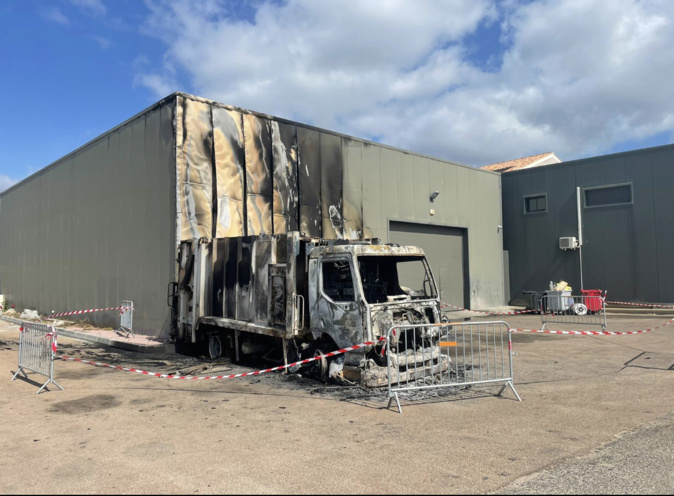 Véhicules incendiés à Propriano : la piste criminelle privilégiée Véhicules incendiés à Propriano : la piste criminelle privilégiée