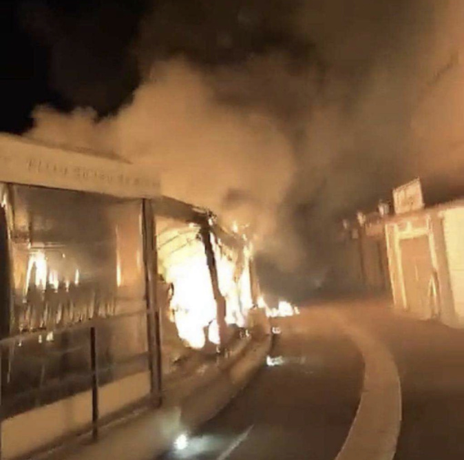 Capture d’écran de l’incendie sur le port de Bonifacio Capture d’écran de l’incendie sur le port de Bonifacio