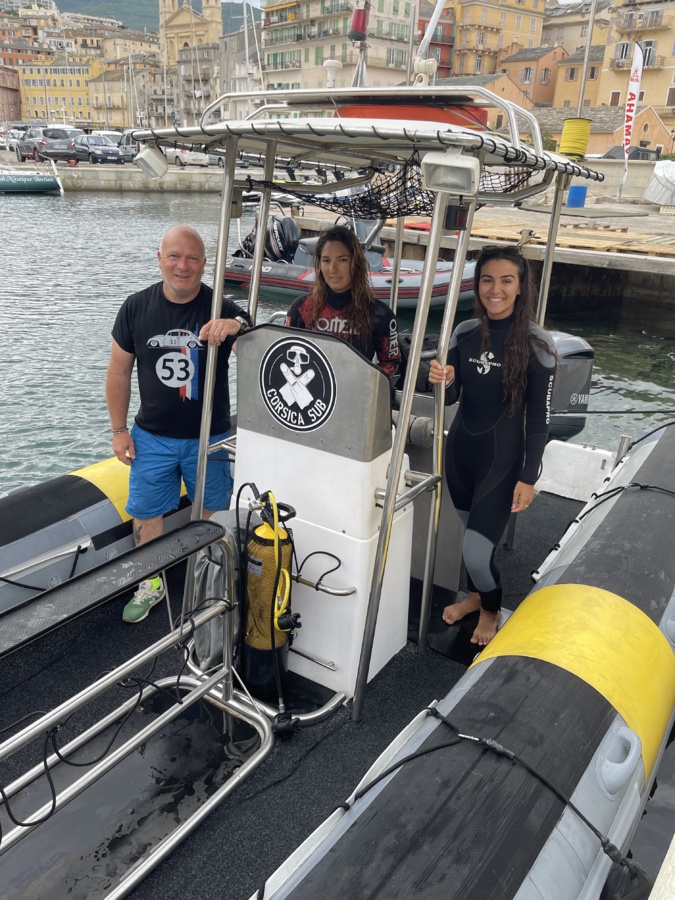 Tony et ses drôles de dames de Corsica Sub, Maud Viale et Olivia Guelfi.
