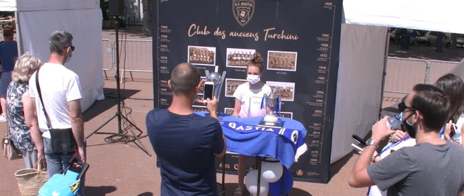 VIDEO - Quand le "bleu" du Sporting bat son plein sur la place Saint Nicolas VIDEO - Quand le "bleu" du Sporting bat son plein sur la place Saint Nicolas