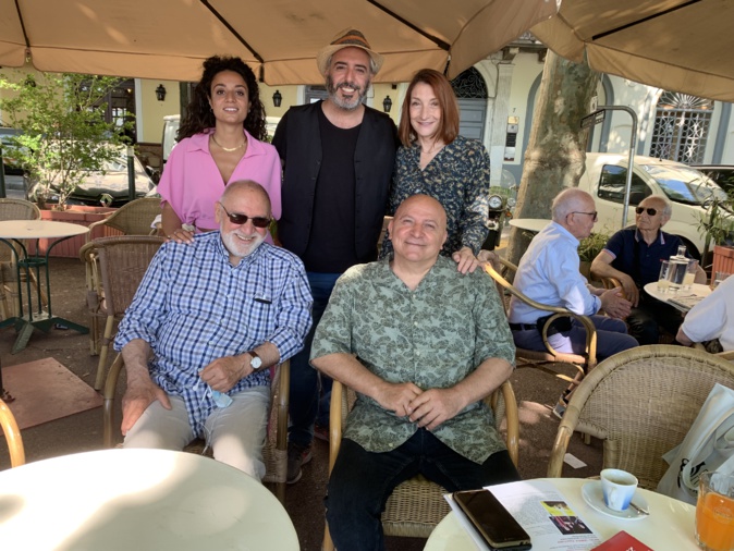Chiara di Girolamo, Francesco Viglietti, Patrizia Gattaceca, Oreste Sachelli (animateur du festival) et Orlando Forioso. Chiara di Girolamo, Francesco Viglietti, Patrizia Gattaceca, Oreste Sachelli (animateur du festival) et Orlando Forioso.