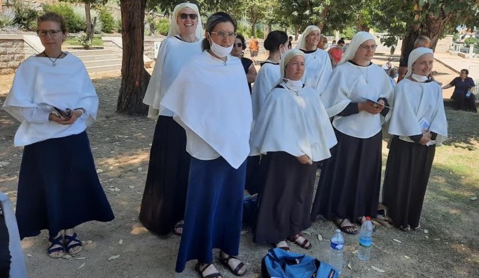 Les Sœurs du Rosier de l'Annonciation du Couvent de Marcassu Les Sœurs du Rosier de l'Annonciation du Couvent de Marcassu