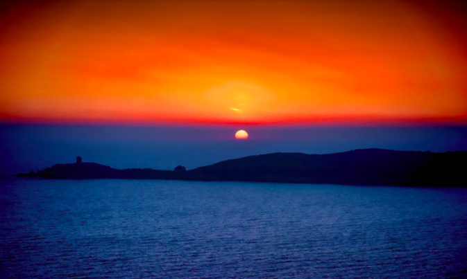 La photo du jour : coucher de soleil sur la tour d'Omigna La photo du jour : coucher de soleil sur la tour d'Omigna