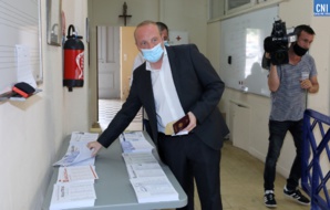 Territoriales : Laurent Marcangeli a voté dans une ambiance conviviale Territoriales : Laurent Marcangeli a voté dans une ambiance conviviale