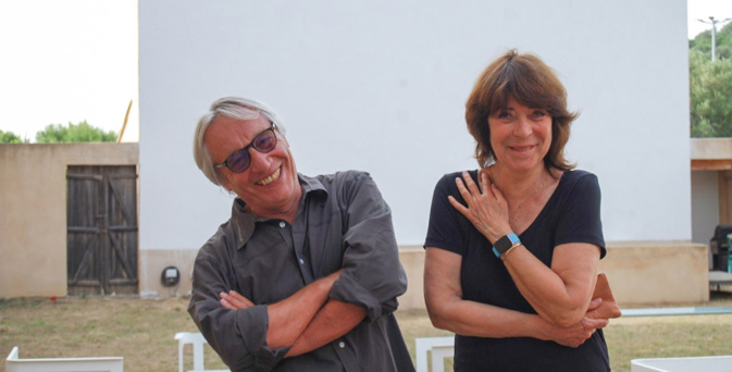 Alain Remond et Claudine Cornillat devant l'écran du Fogata Alain Remond et Claudine Cornillat devant l'écran du Fogata