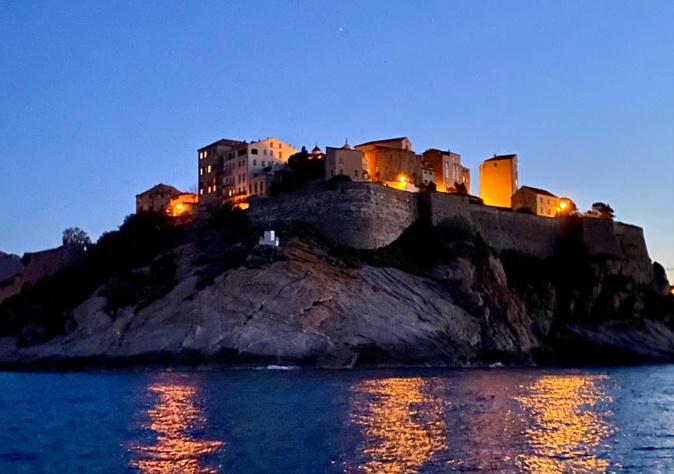 La photo du jour : la citadelle de Calvi, belle de nuit La photo du jour : la citadelle de Calvi, belle de nuit