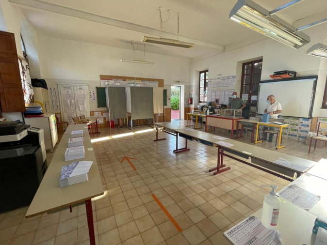 Le bureau de vote de Viggianello Le bureau de vote de Viggianello