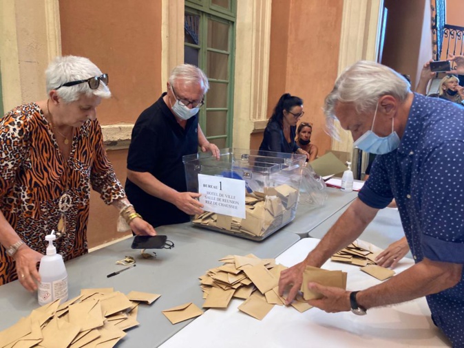 Territoriales 2021 en Corse : les bureaux de vote fermés, le dépouillement commence