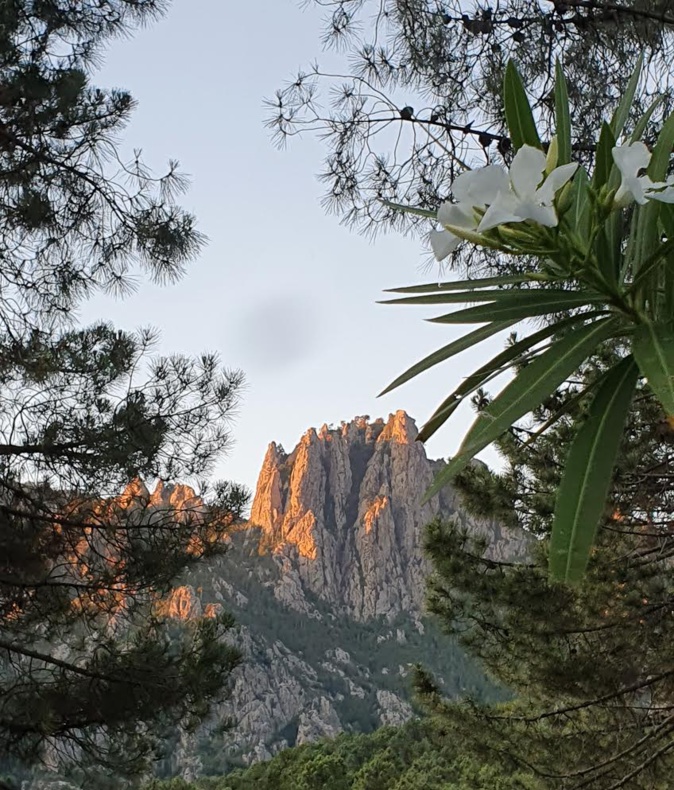 Lever de soleil sur le Kyrie de Ghisoni (Hélène Mucchielli)