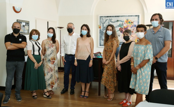 Une rencontre "familiale" au rectorat après la remise des prix officielle la semaine dernière en Sorbonne. Photo : Michel Luccioni