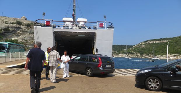 Port de Bonifacio - Embarquement pour la Sardaige.