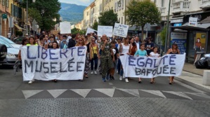 Ajaccio : un millier de personnes réitèrent leur "non" à la vaccination obligatoire Ajaccio : un millier de personnes réitèrent leur "non" à la vaccination obligatoire