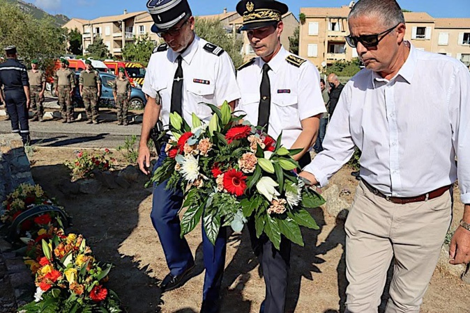 L'hommage du capitaine Marchandeau, de Florent Farge et Didier Bichieray (Photo SIS 2B COM)