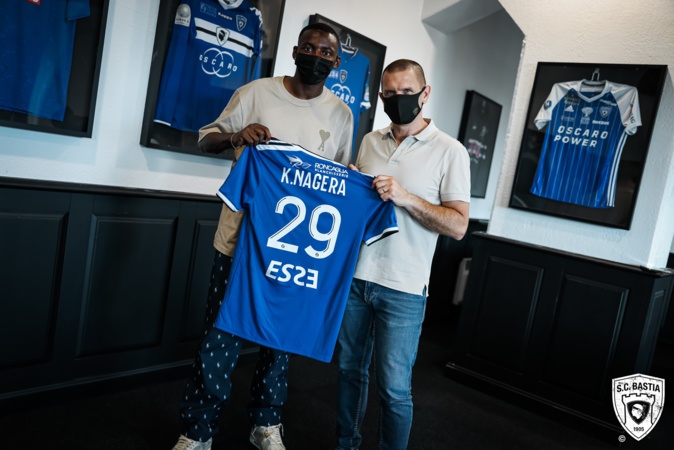 Le président Ferrandi et le jeune espoir du PSG Kenny Nagera (Photo SC Bastia) Le président Ferrandi et le jeune espoir du PSG Kenny Nagera (Photo SC Bastia)