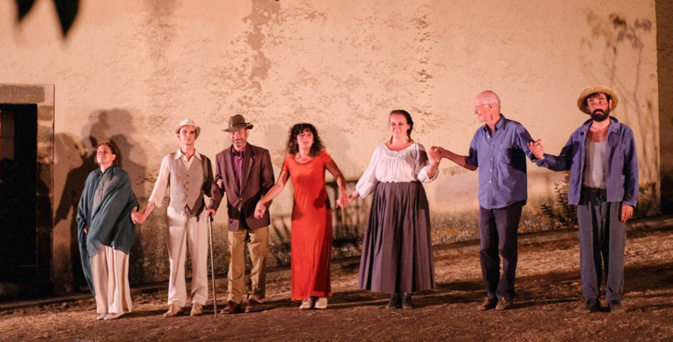 René Loyon vient saluer avec sa troupe René Loyon vient saluer avec sa troupe