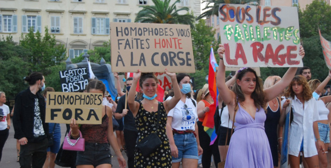 Bastia : Manifestation contre les actes homophobes en Corse Bastia : Manifestation contre les actes homophobes en Corse