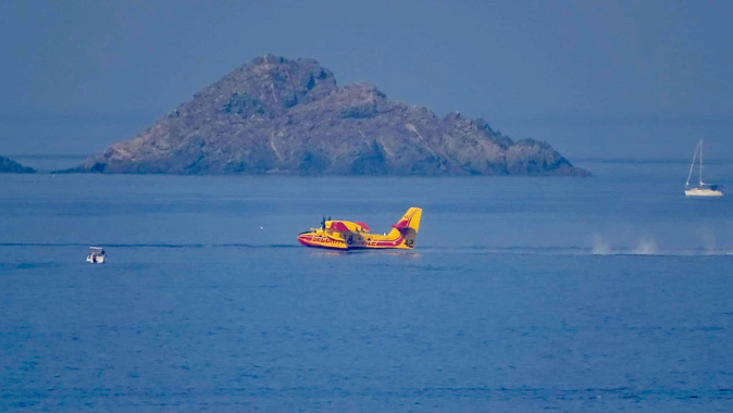La photo du jour : coup chapeau aux pompiers du ciel La photo du jour : coup chapeau aux pompiers du ciel