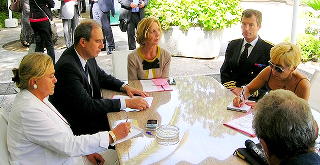 La ministre du commerce extérieur Nicole Bricq, le président de l'ADEC Jean Zuccarelli et le Préfet Christophe Mirmand, lors de la conférence de presse qui s'est tenue vendredi à la Préfecture d'Ajaccio. (Photo : Yannis-Christophe Garcia)
