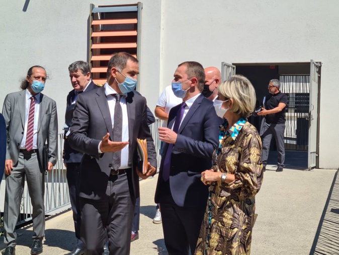 Le ministre Olivier Dussopt en pleine discussion avec le président de l'Executif Corse Gilles Simeoni et la présidente de l'Assemblée de Corse Nanette Maupertuis. Crédits Photo : Pierre-Manuel Pescetti. Le ministre Olivier Dussopt en pleine discussion avec le président de l'Executif Corse Gilles Simeoni et la présidente de l'Assemblée de Corse Nanette Maupertuis. Crédits Photo : Pierre-Manuel Pescetti.