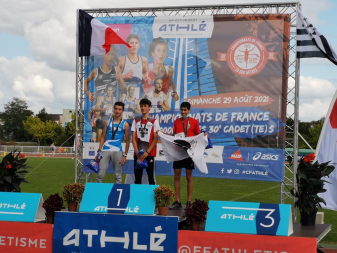 Médaille de bronze pour le minime Kamel El Azouzi, à droite (photo JM Lamberti) Médaille de bronze pour le minime Kamel El Azouzi, à droite (photo JM Lamberti)
