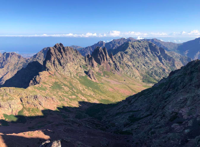 La vallée d’Ascu depuis le sommet de la Punta Rossa (2247m) - Photo Pierre Jean La vallée d’Ascu depuis le sommet de la Punta Rossa (2247m) - Photo Pierre Jean