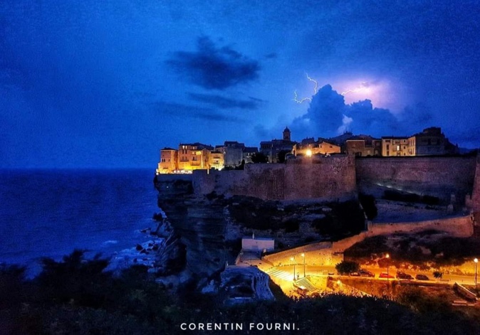 La photo du jour : nuit magique à Bonifacio La photo du jour : nuit magique à Bonifacio