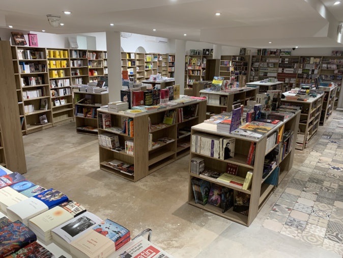 Déjà 10 000 réferences dans les diiférents rayons de la librairie. Déjà 10 000 réferences dans les diiférents rayons de la librairie.