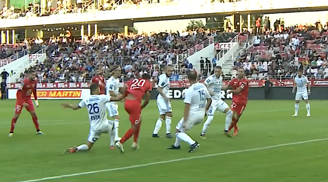 Le Sporting s'incline en fin de match à Dijon (2-1) Le Sporting s'incline en fin de match à Dijon (2-1)