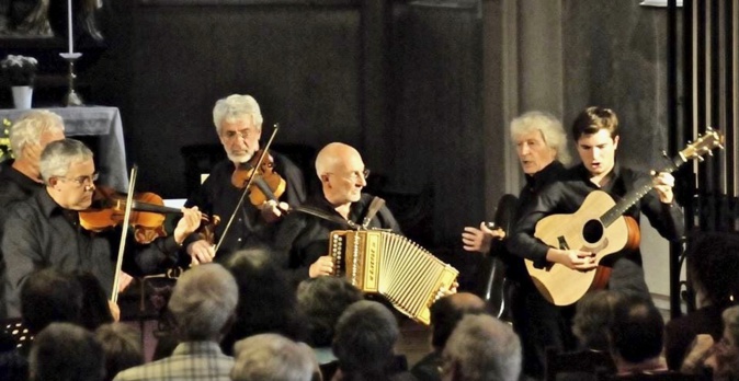 Le groupe Caramusa avec Christian Andreani à l'accordéon. Photo Caramusa. Le groupe Caramusa avec Christian Andreani à l'accordéon. Photo Caramusa.