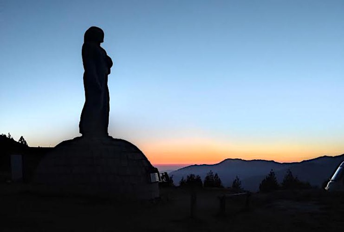La photo du jour : lever de soleil sur le Christ-Roi du col de Vergio...