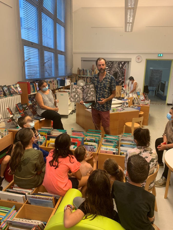 Matthias Picard lors de son atelier avec une classe de CE1.