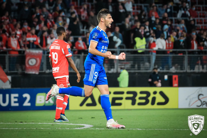 Benjamin Santelli encore buteur à Valenciennes (@SCBastia) Benjamin Santelli encore buteur à Valenciennes (@SCBastia)
