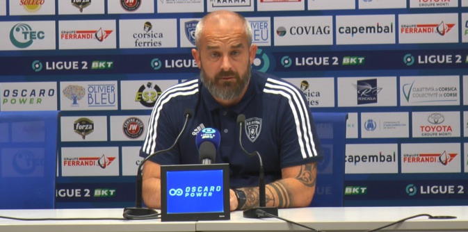 Mathieu Chabert écarté par les dirigeants du Sporting en raison des mauvais résultats du club. Mathieu Chabert écarté par les dirigeants du Sporting en raison des mauvais résultats du club.